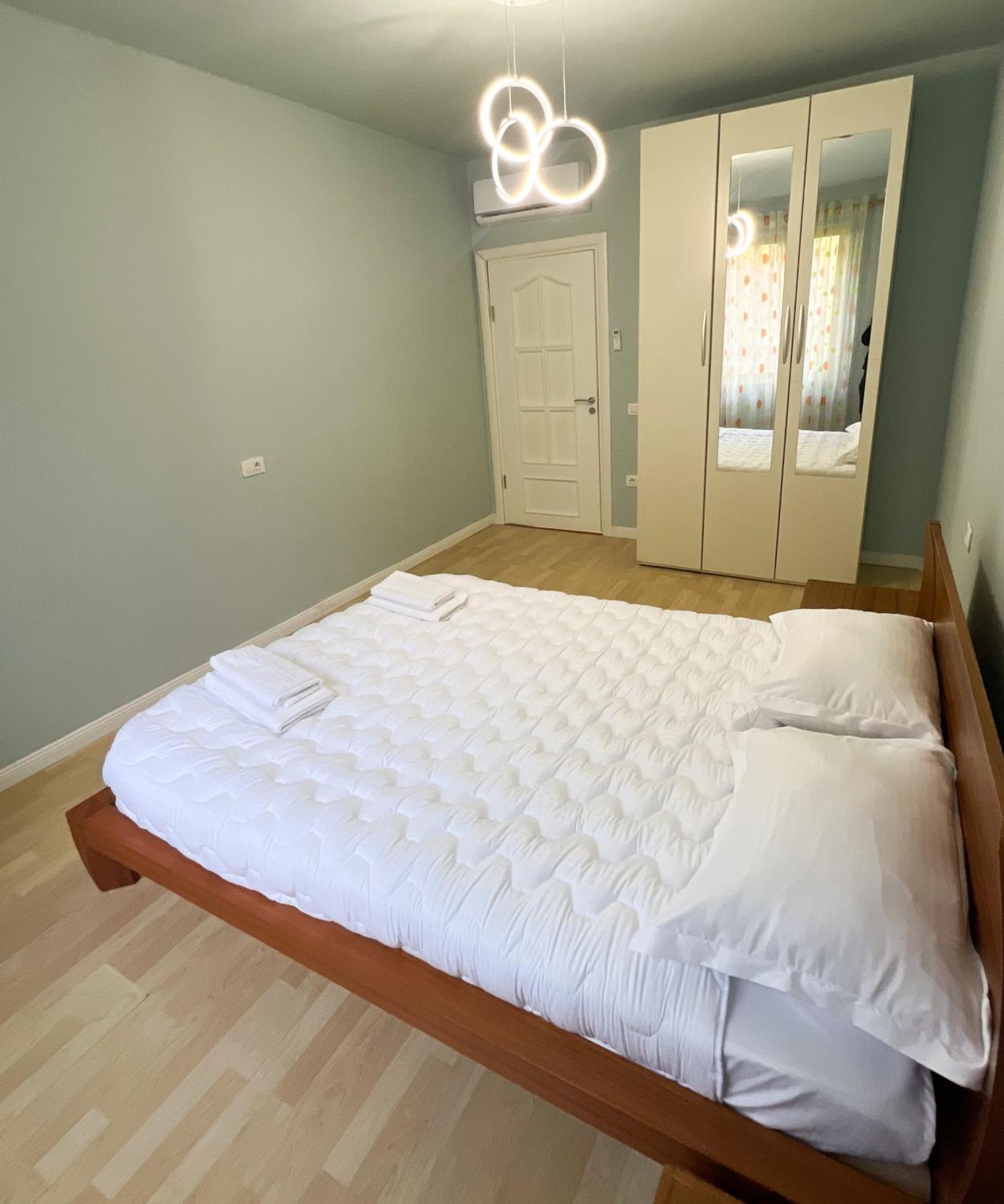 Sea View Apartments Дуррес Екстер'єр фото